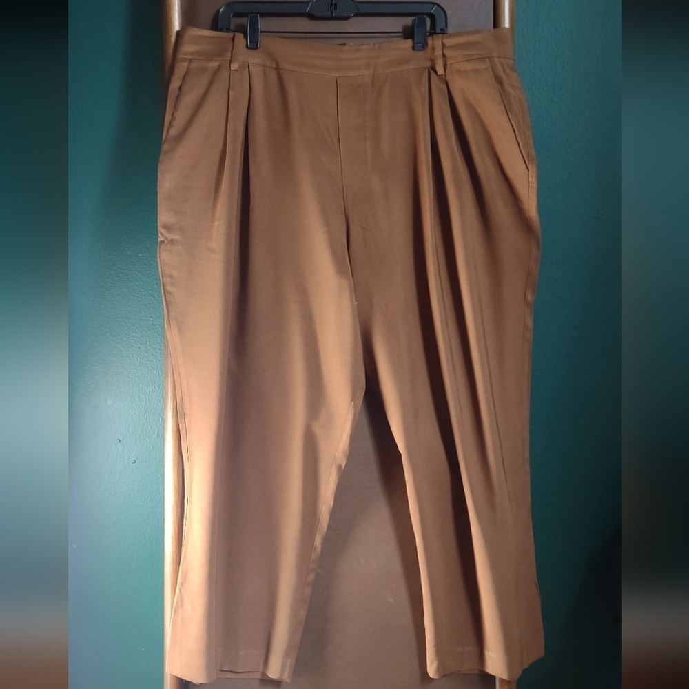 Vince Tapered Pull-On Pants in Tan